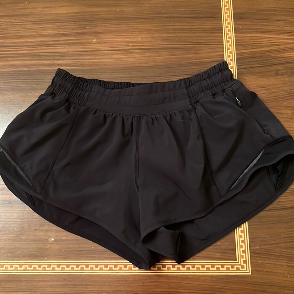 Lululemon Black Hotty Hot Shorts; Size 6 Regular